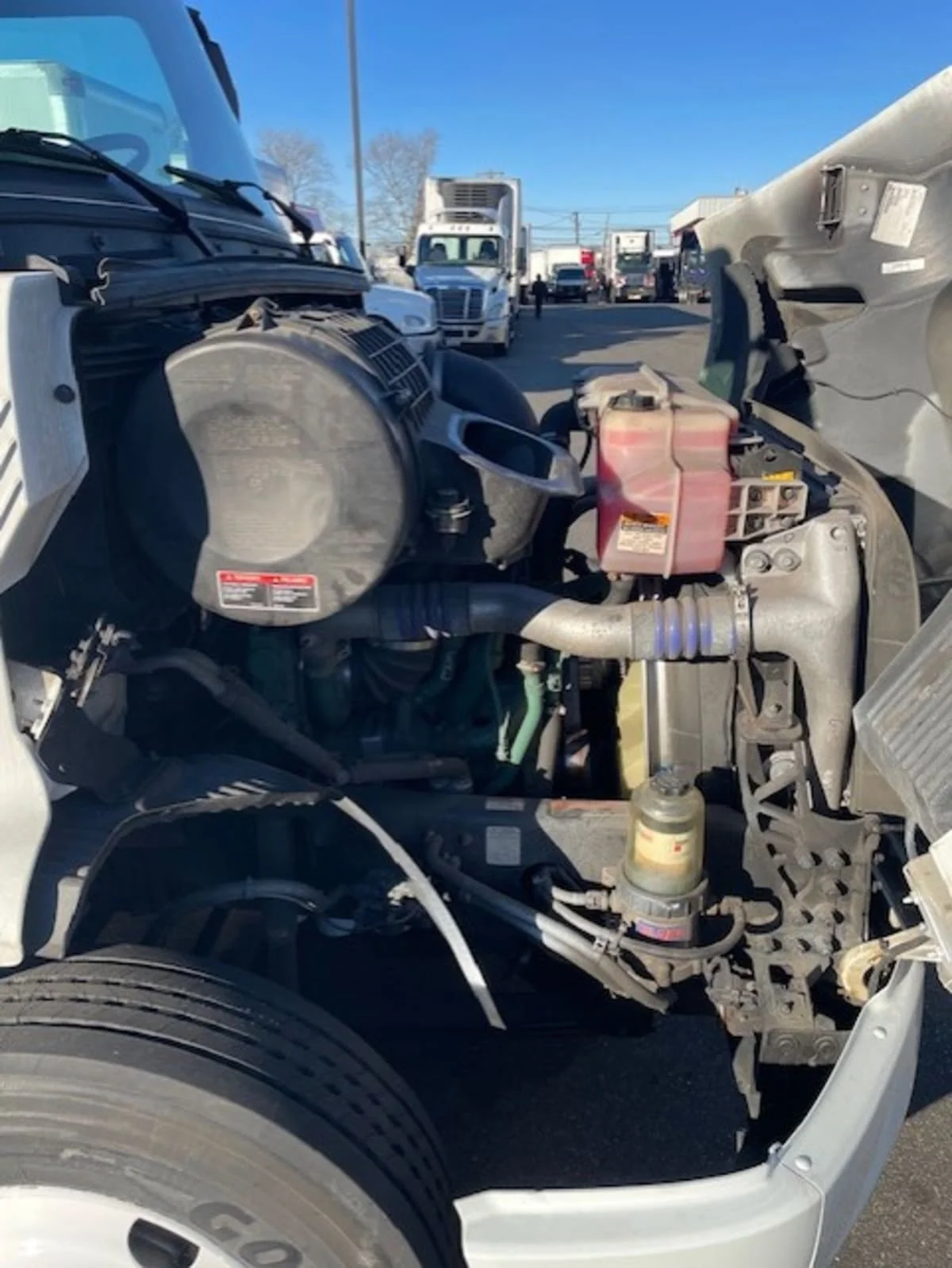 2019 Volvo VNR 660 in Farmingdale, NY — photo 10
