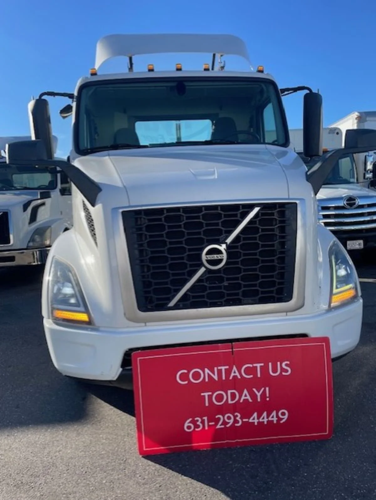 2019 Volvo VNR 660 in Farmingdale, NY — photo 2