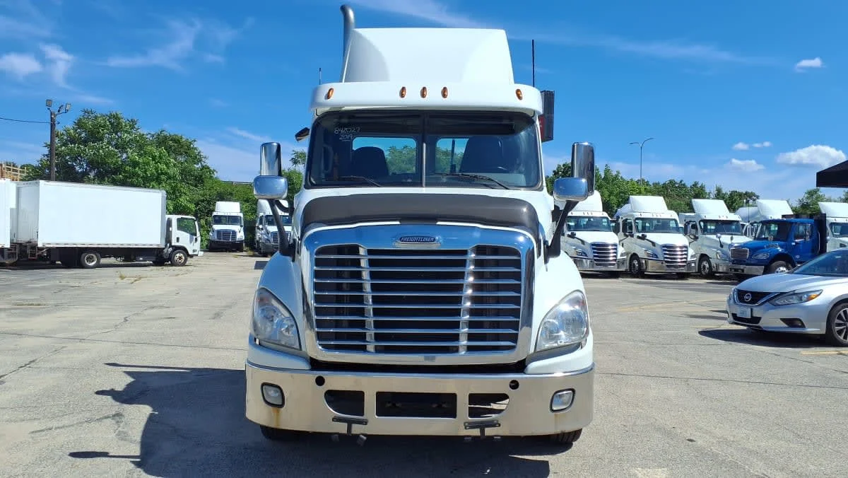 2019 Freightliner Cascadia in Warwick, RI — photo 2