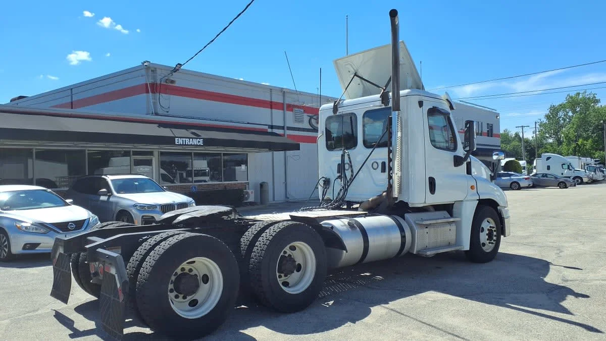 2019 Freightliner Cascadia in Warwick, RI — photo 4