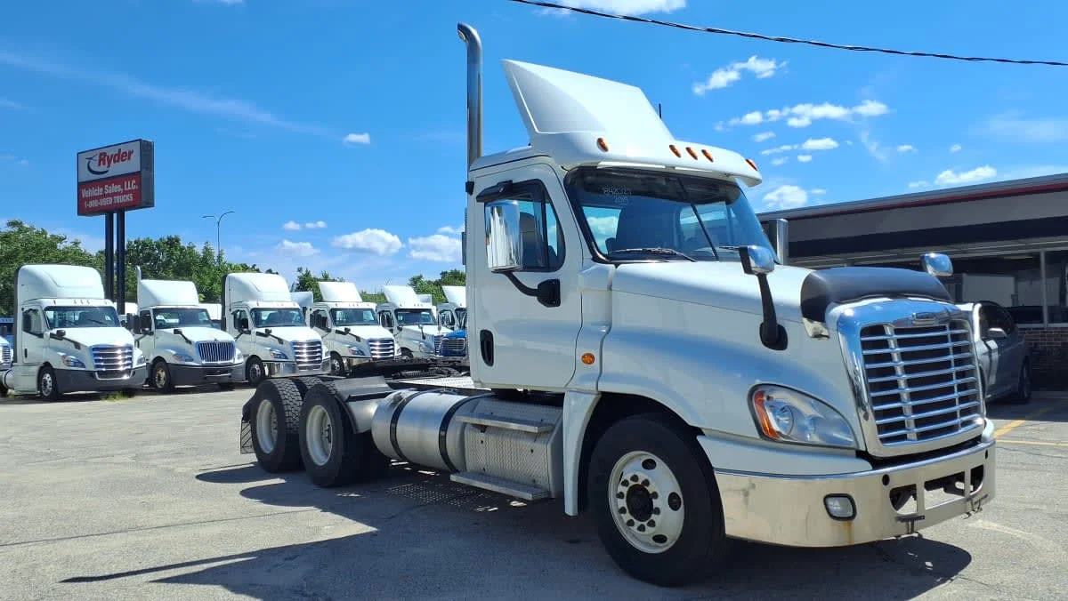 2019 Freightliner Cascadia in Warwick, RI — photo 3