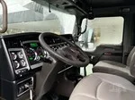 2010 Kenworth T800 - image 39