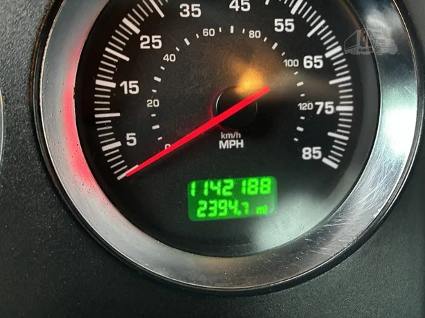 2010 Kenworth T800 - image 21