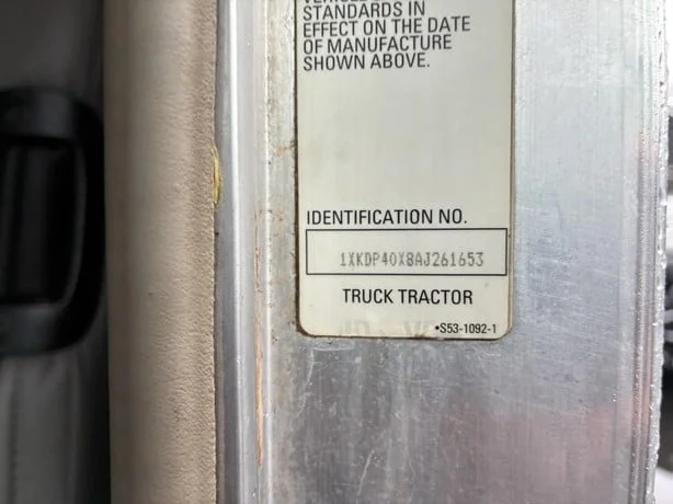 2010 Kenworth T800 - image 19