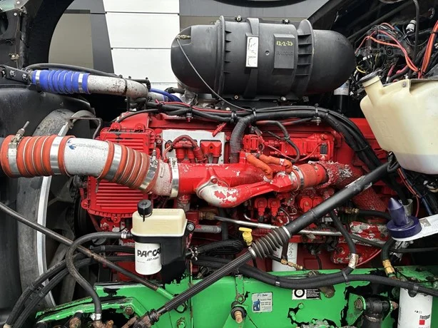 2010 Kenworth T800 - image 10