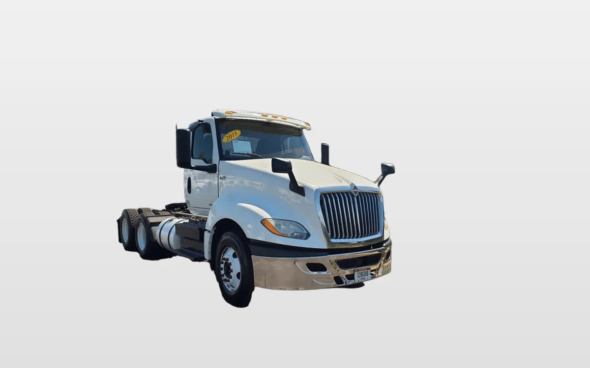 2018 International LT - image 1