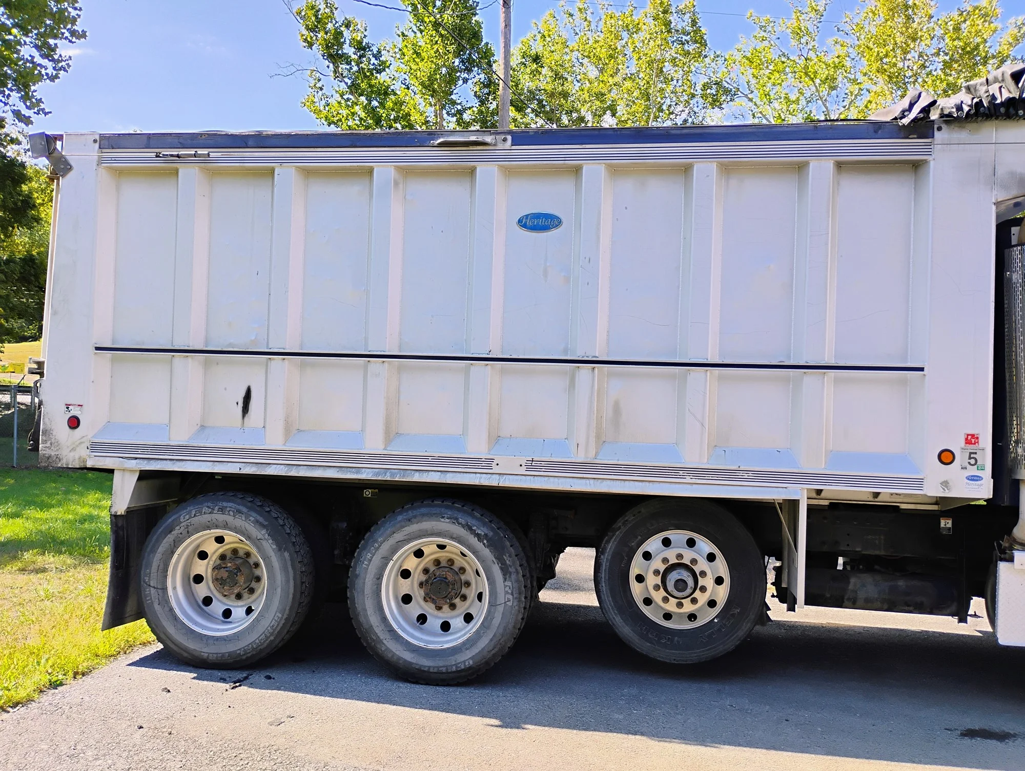 2020 Peterbilt 389 - image 4