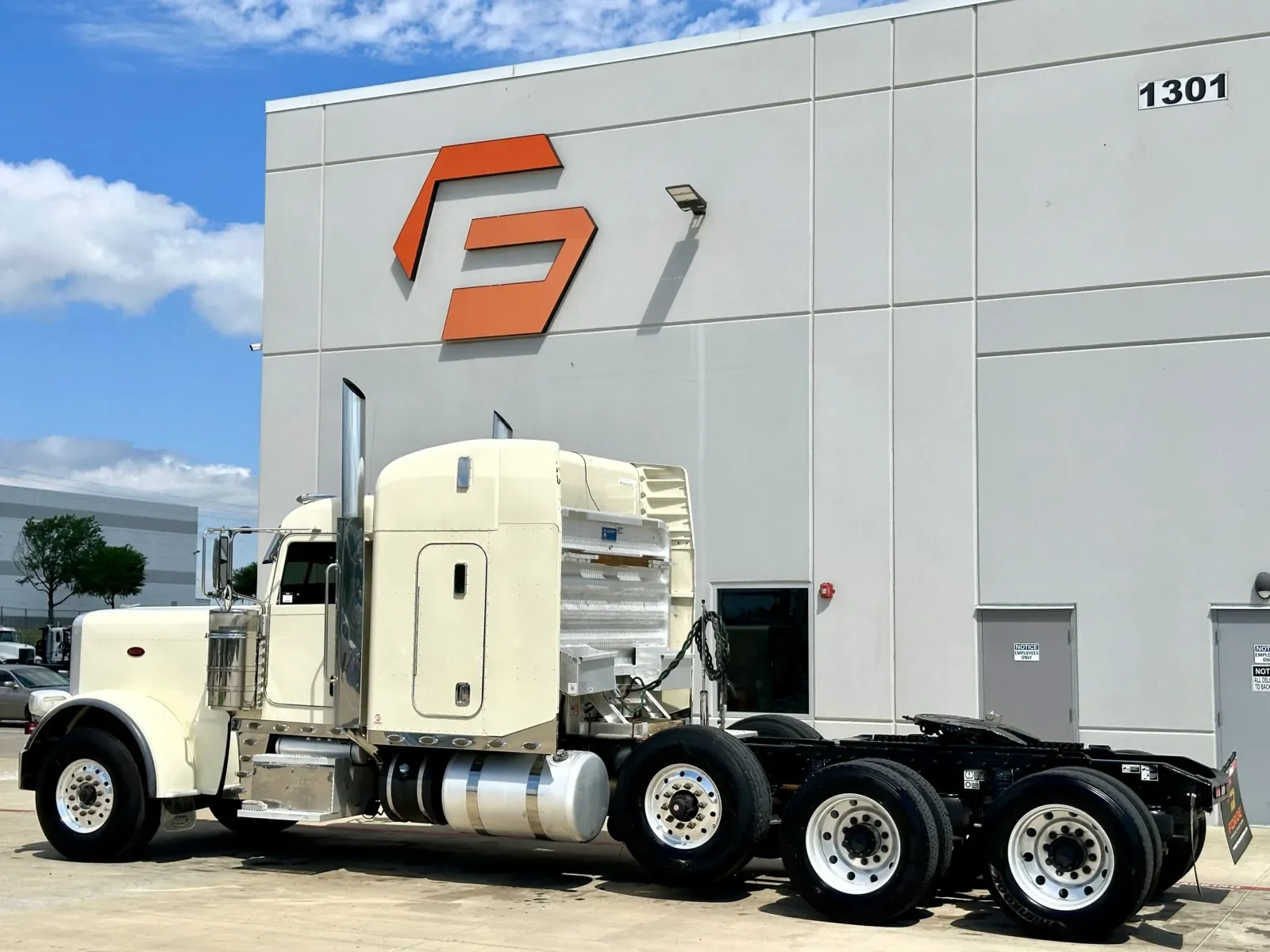 2019 Peterbilt 389 in Hutchins, TX — photo 6