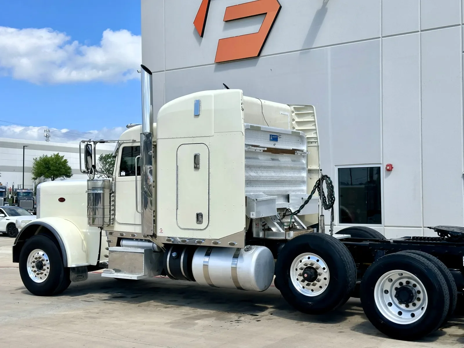 2019 Peterbilt 389 in Hutchins, TX — photo 8