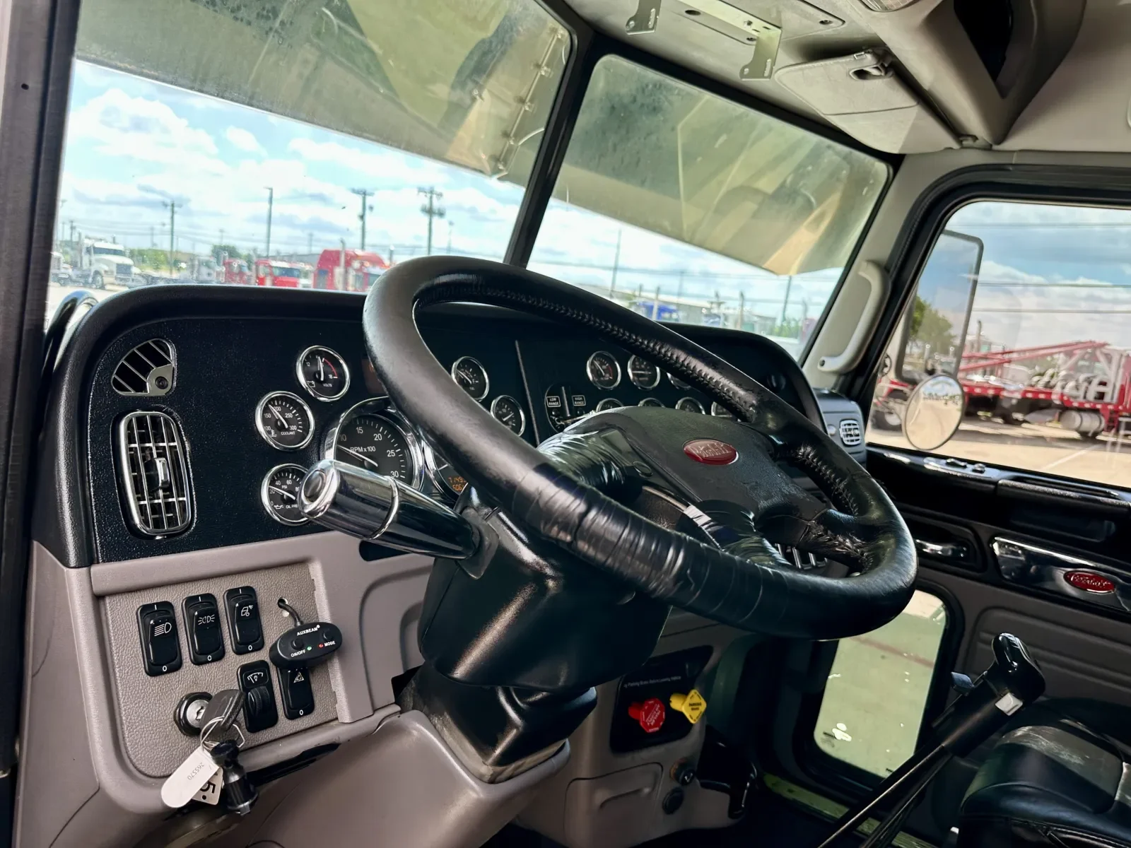 2019 Peterbilt 389 in Hutchins, TX — photo 15