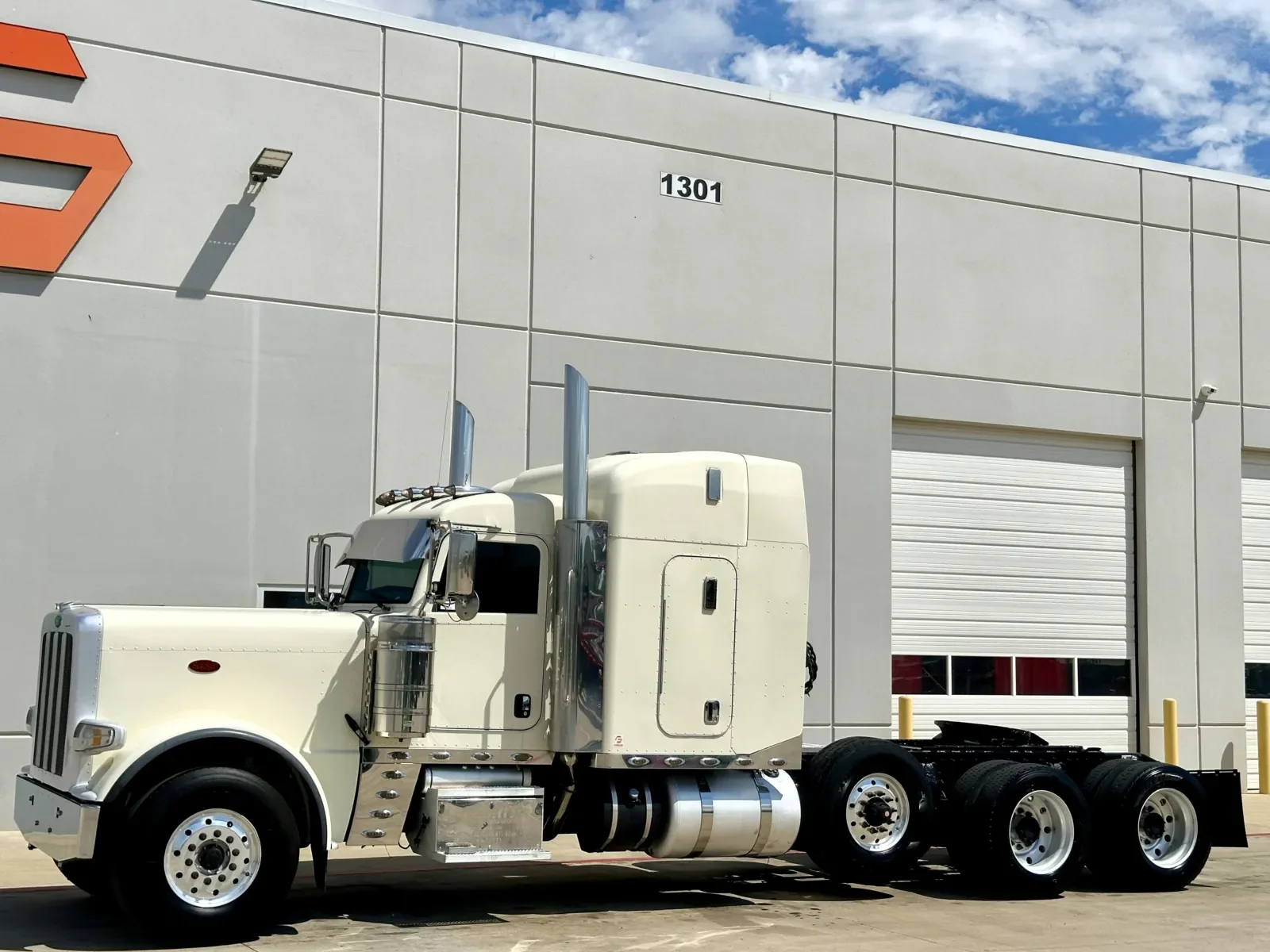 2019 Peterbilt 389 in Hutchins, TX — photo 2