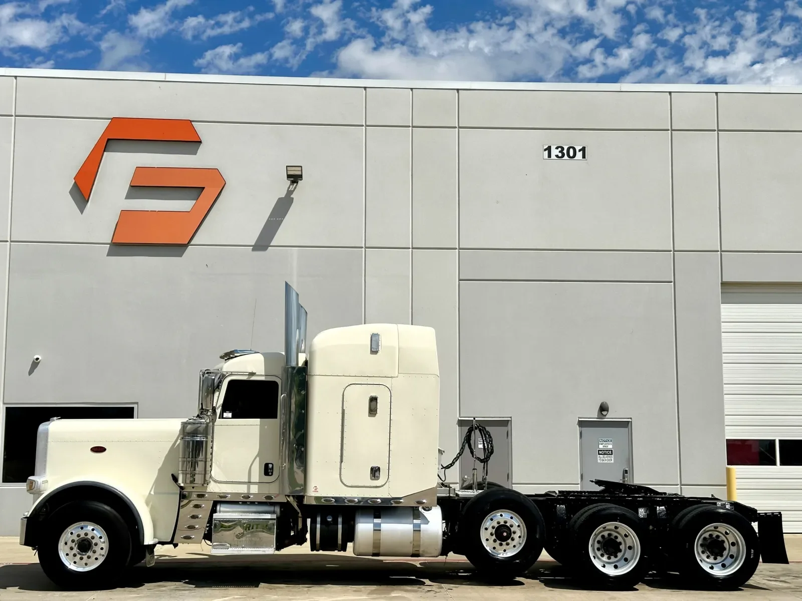 2019 Peterbilt 389 in Hutchins, TX — photo 4