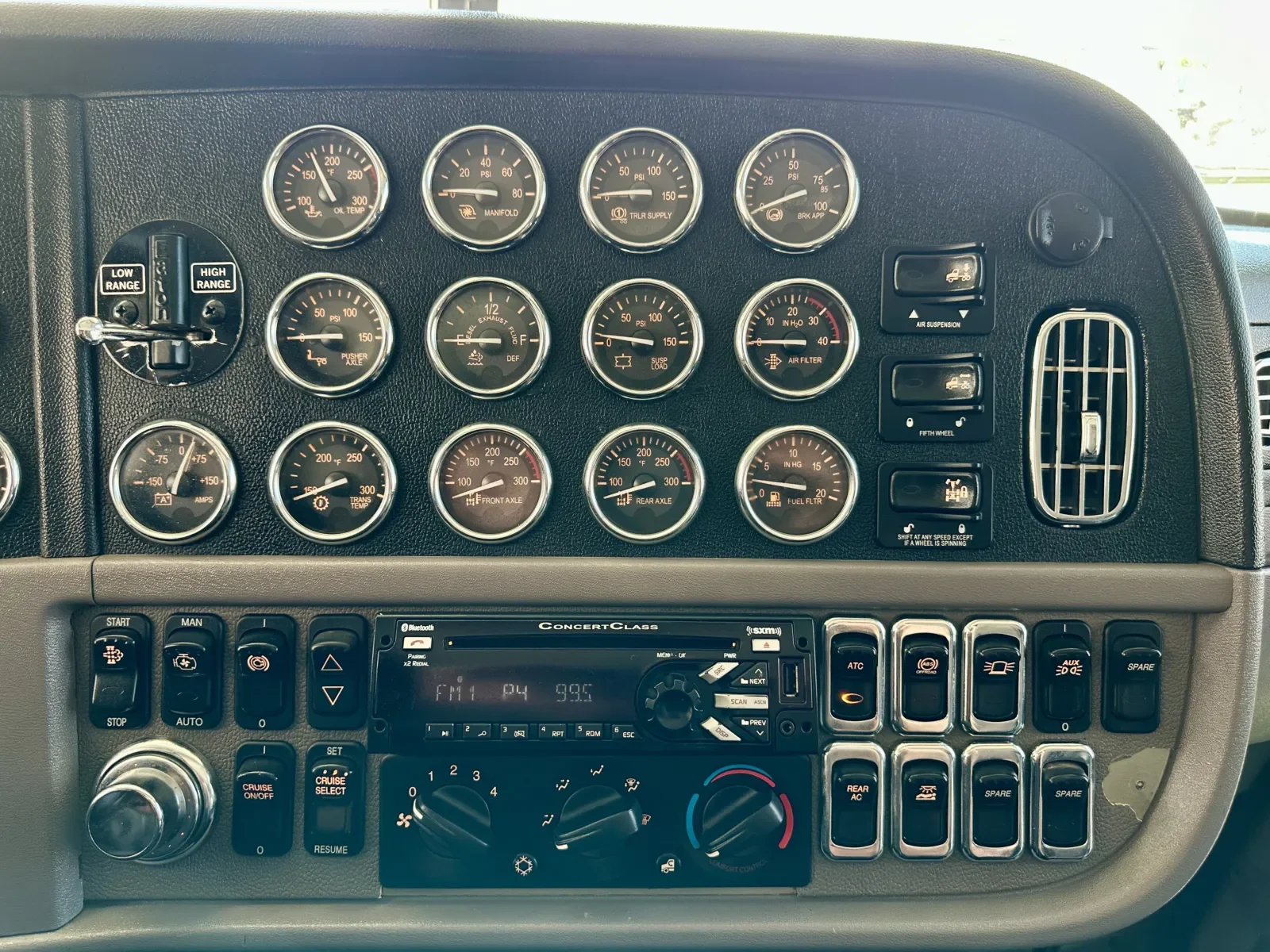 2019 Peterbilt 389 in Hutchins, TX — photo 18