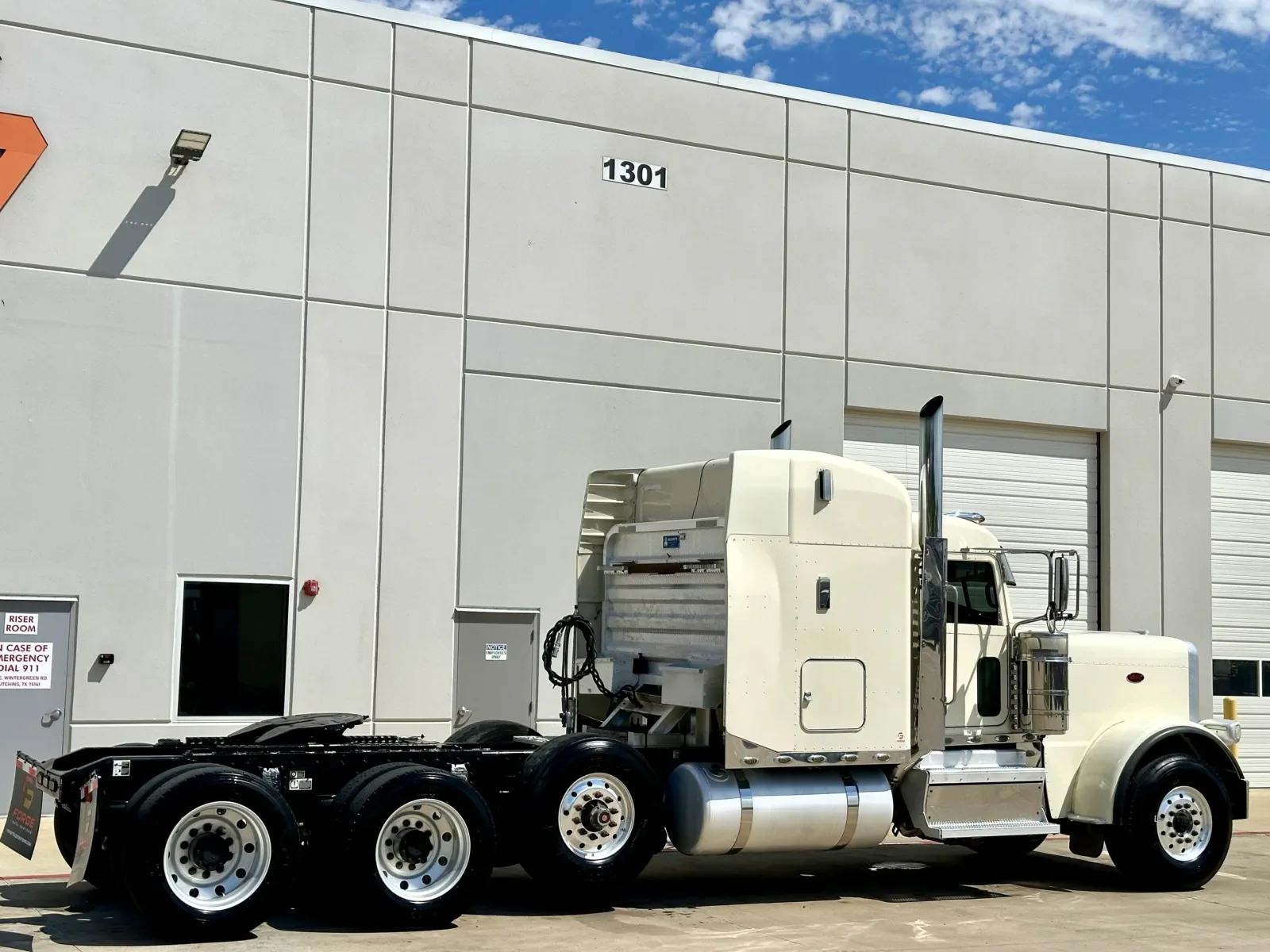2019 Peterbilt 389 in Hutchins, TX — photo 5
