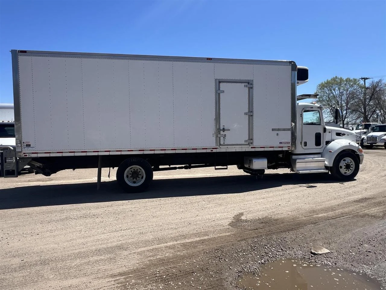 2021 Peterbilt 337 - image 4