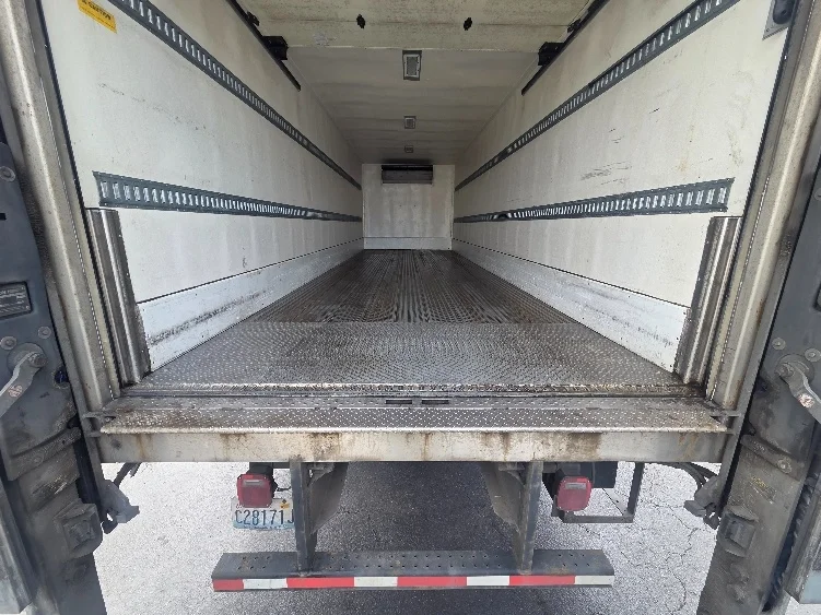 2017 Freightliner eM2 in Kent, WA — photo 10