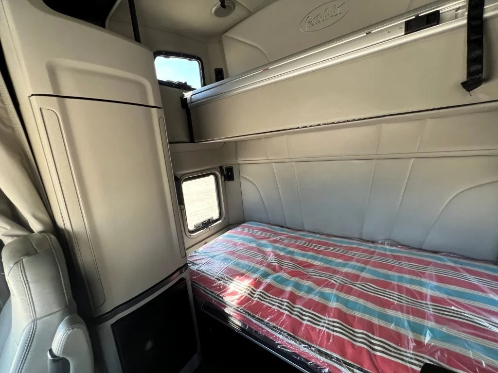 2022 Peterbilt 579 - image 9