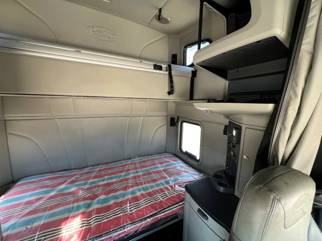 2022 Peterbilt 579 - image 8