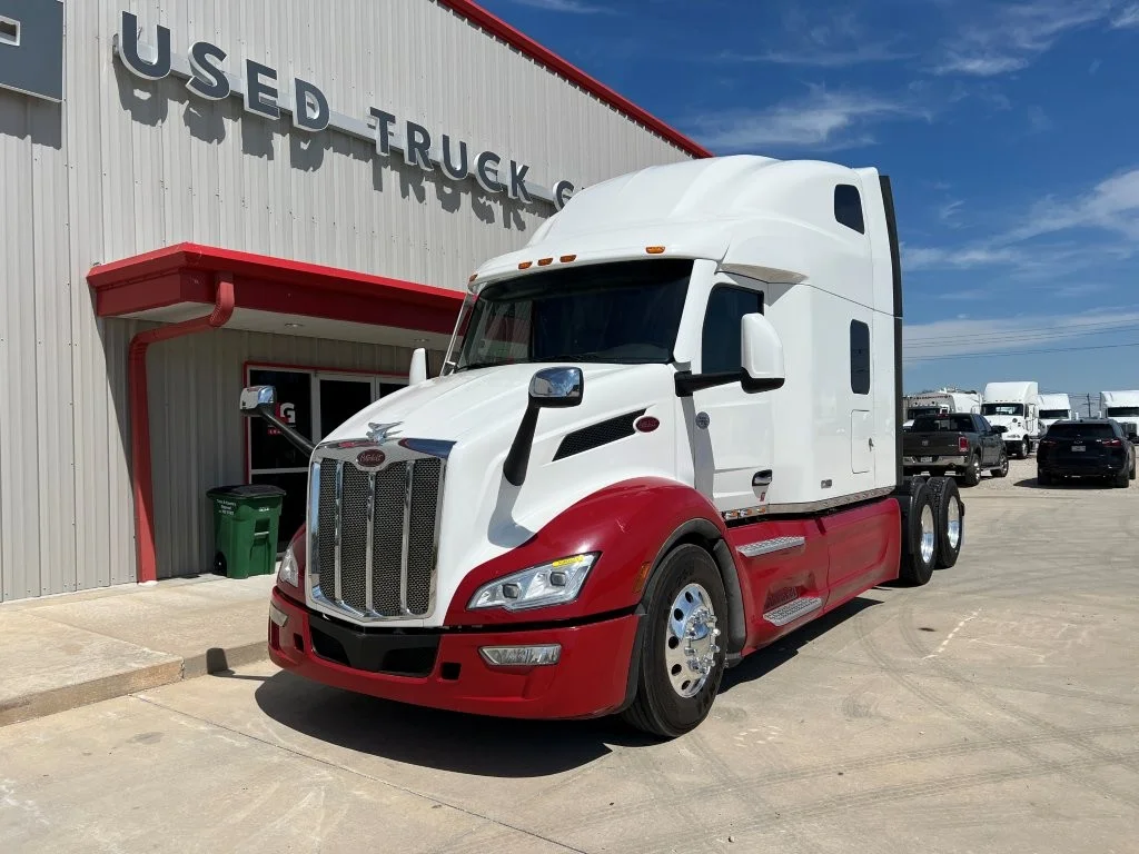 2022 Peterbilt 579 - image 1