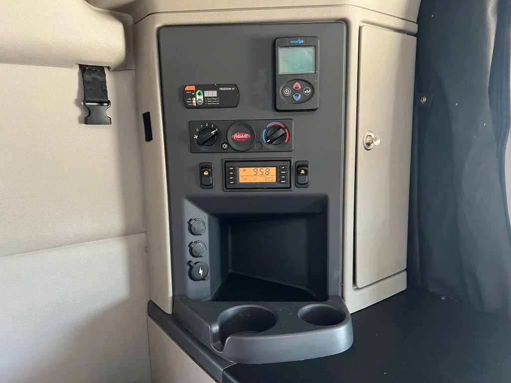 2022 Peterbilt 579 - image 10