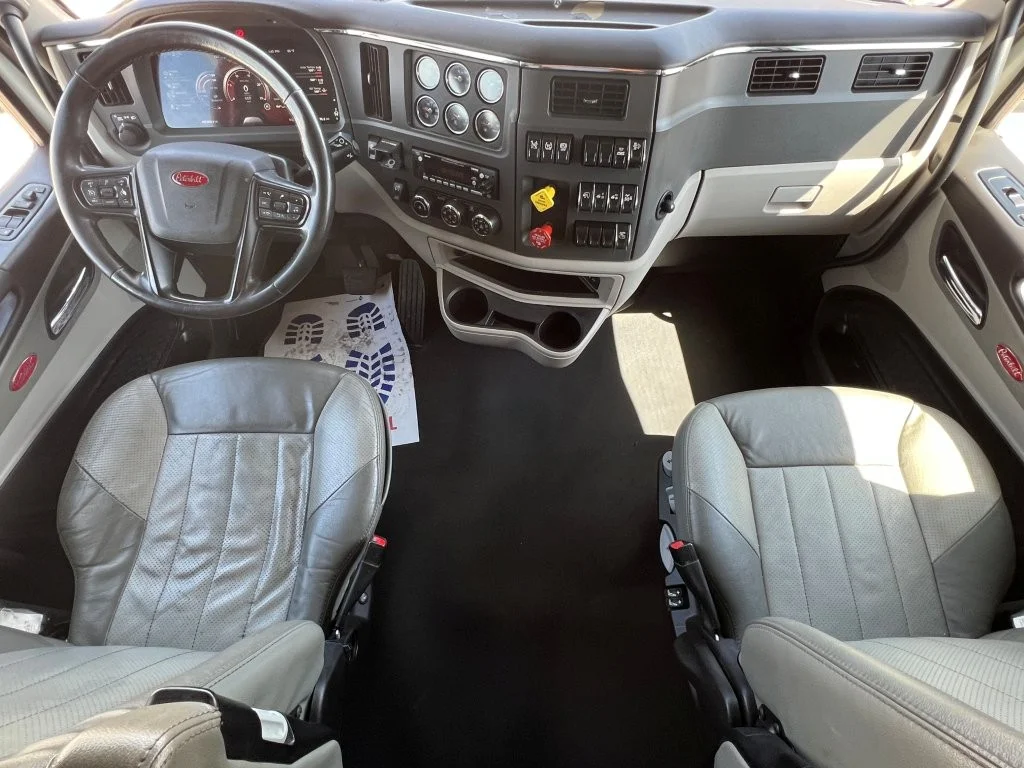 2022 Peterbilt 579 - image 14