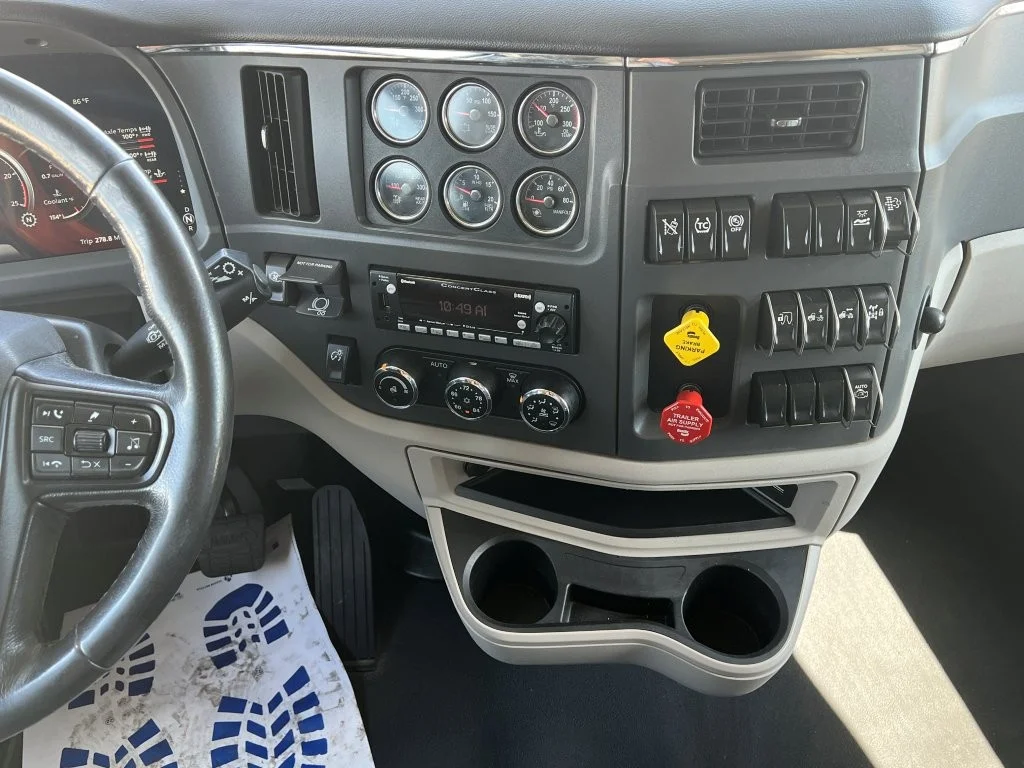 2022 Peterbilt 579 - image 13