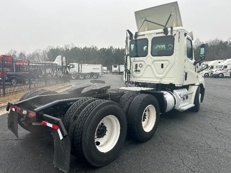 2019 Freightliner Cascadia in Winston Salem, NC — photo 7