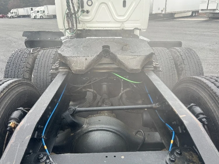 2019 Freightliner Cascadia in Winston Salem, NC — photo 6