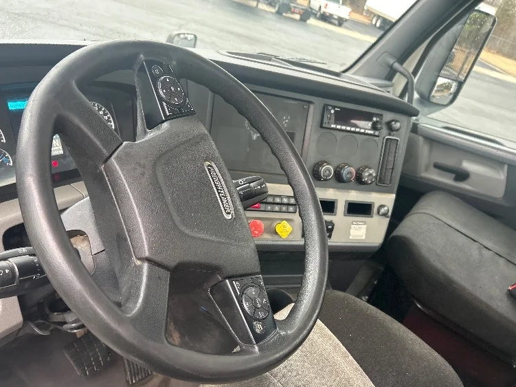2019 Freightliner Cascadia in Winston Salem, NC — photo 10