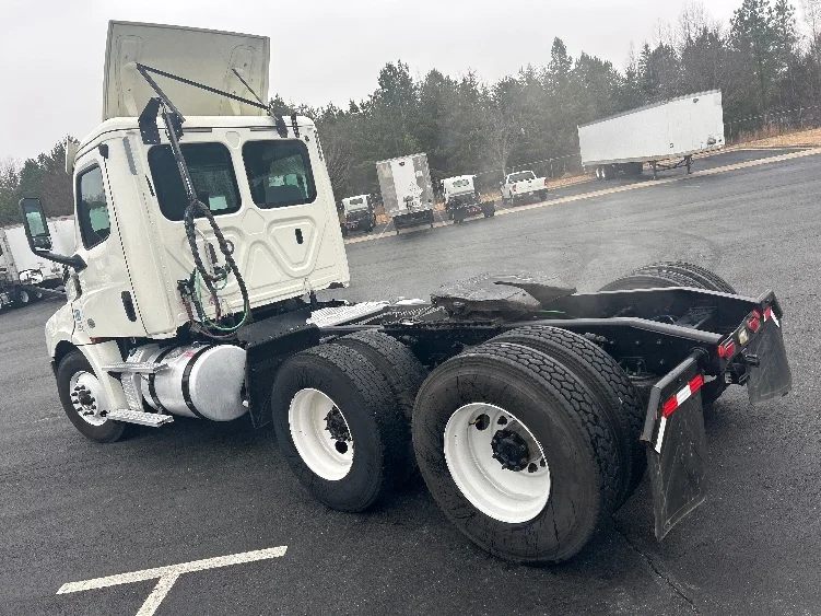 2019 Freightliner Cascadia in Winston Salem, NC — photo 5