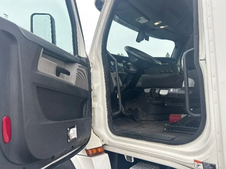 2019 Freightliner Cascadia in Winston Salem, NC — photo 9