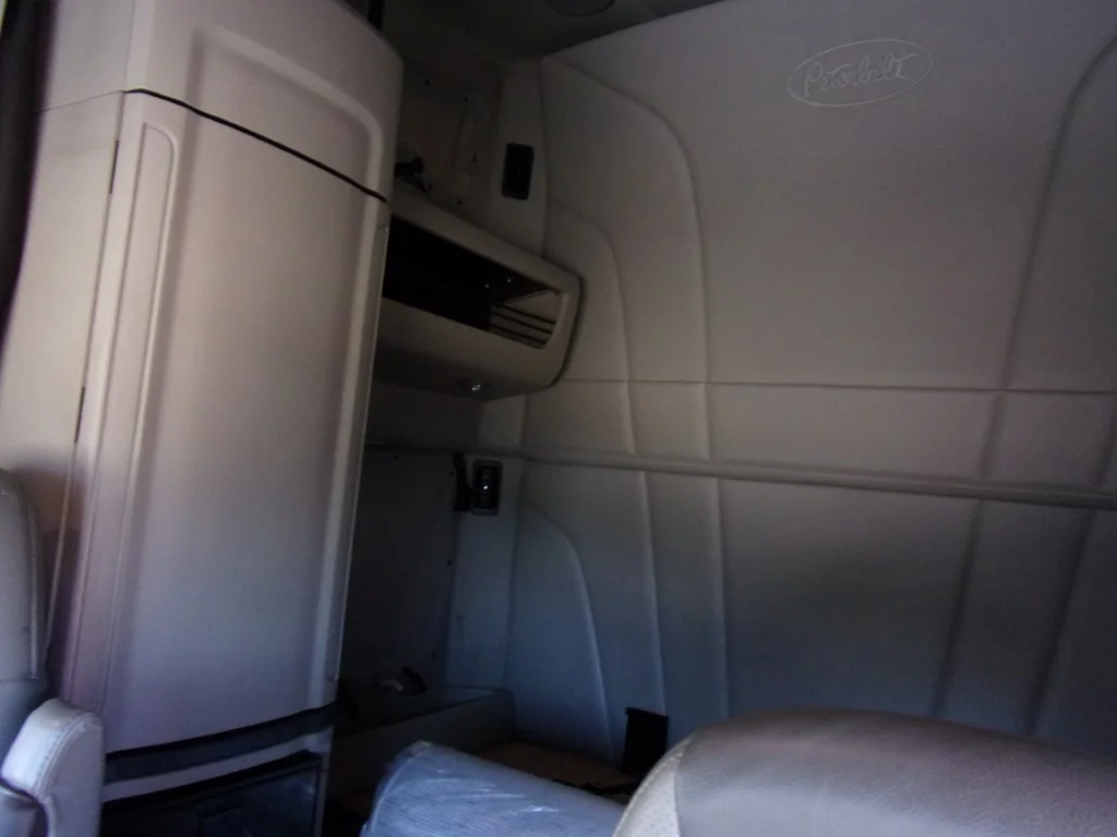 2024 Peterbilt 579 in Louisville, KY — photo 13