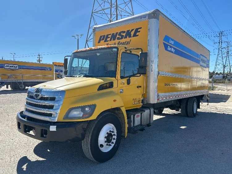 2020 Hino 268 - image 3