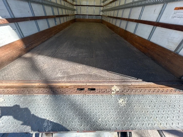 2020 Hino 268 - image 10