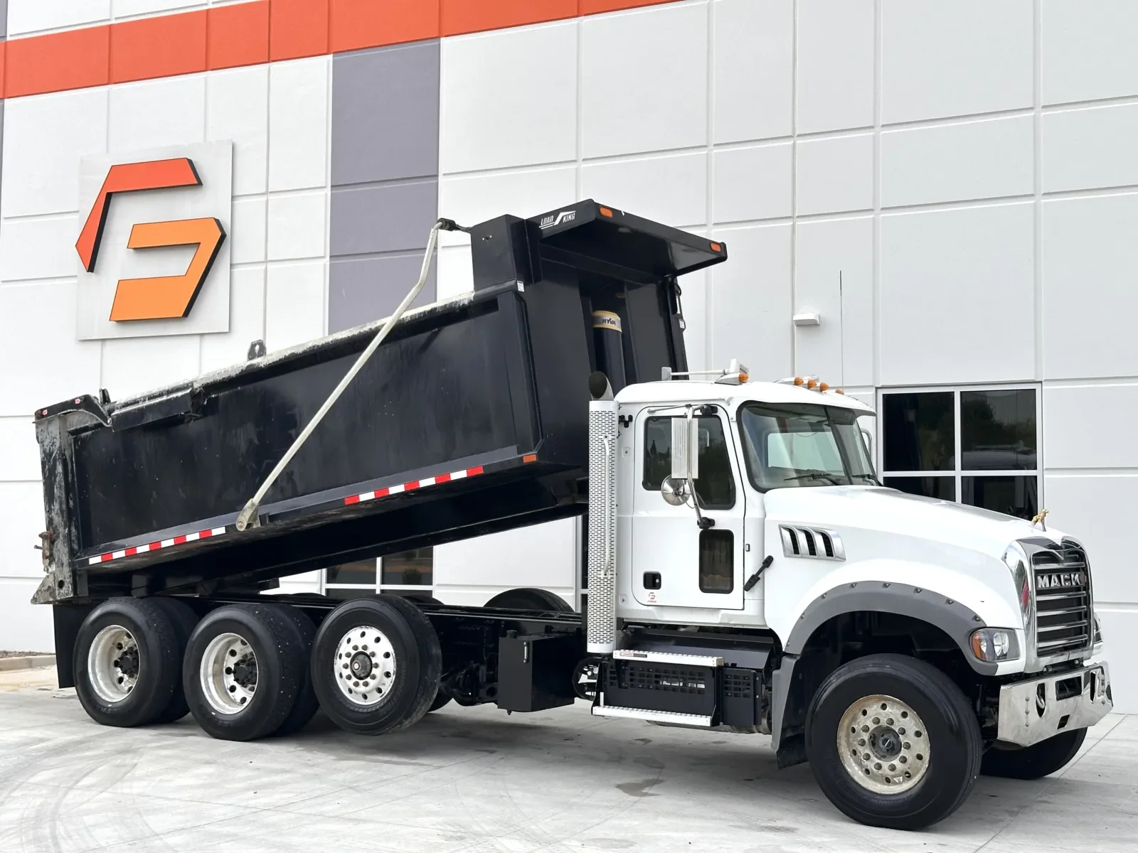 2023 Mack Granite