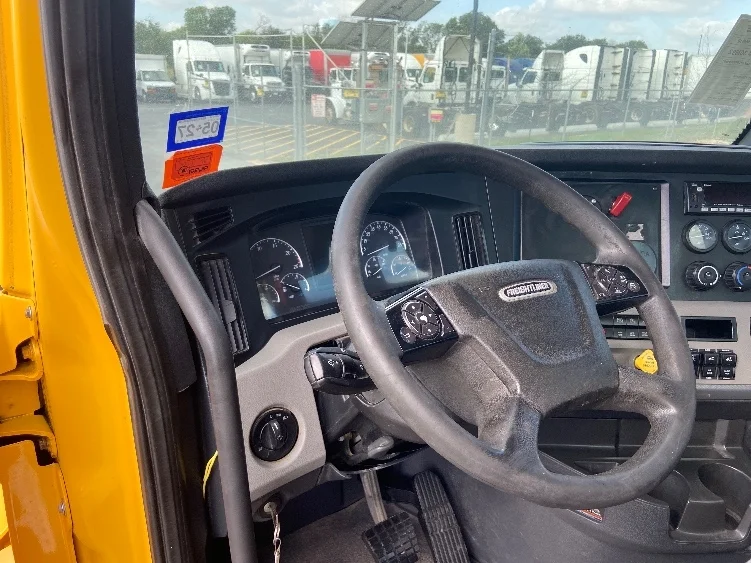 2020 Freightliner Cascadia in San Antonio, TX — photo 10