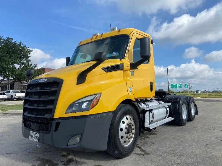 2020 Freightliner Cascadia in San Antonio, TX — photo 3