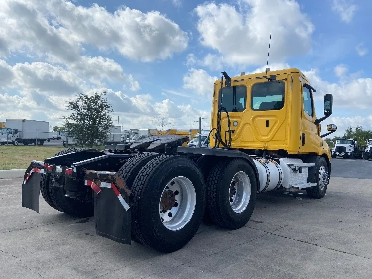 2020 Freightliner Cascadia in San Antonio, TX — photo 7