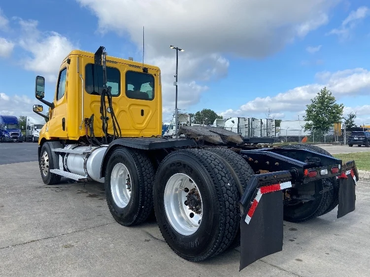 2020 Freightliner Cascadia in San Antonio, TX — photo 5