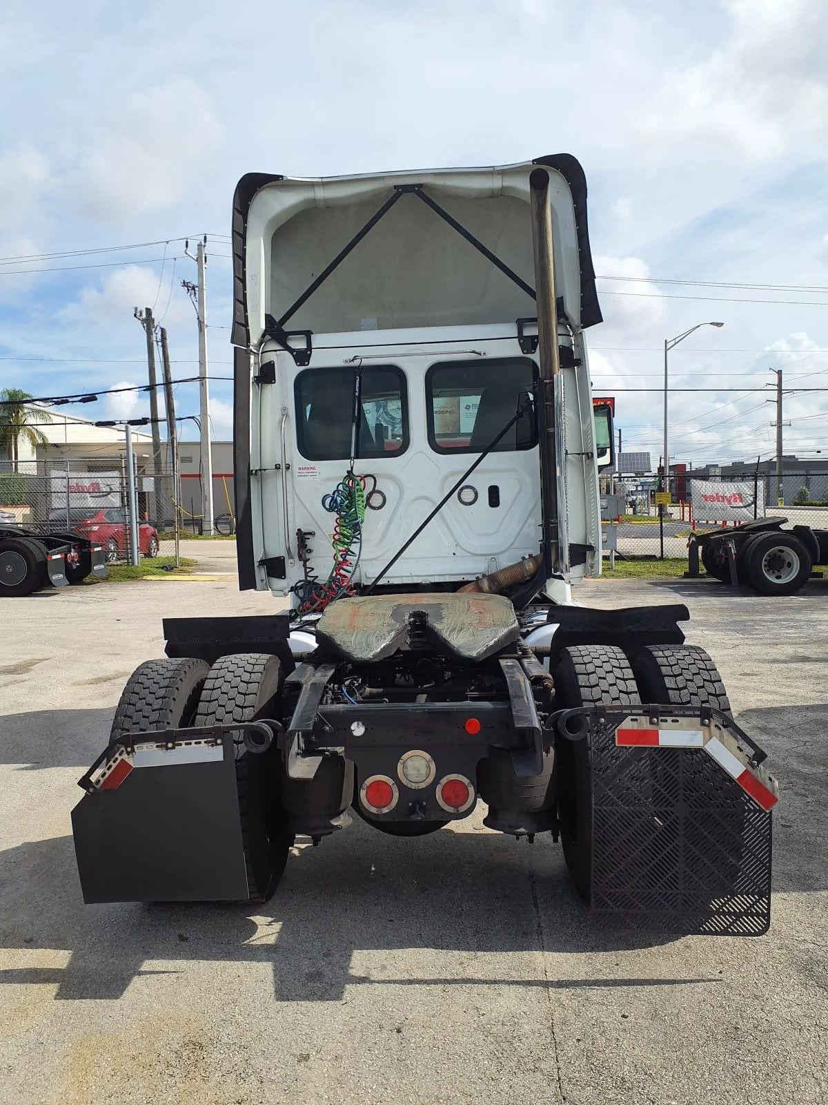 2019 Freightliner Cascadia in Miami, FL — photo 5