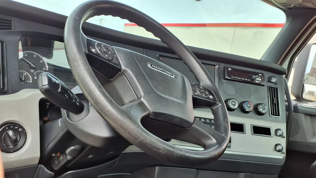 2020 Freightliner Cascadia in Memphis, TN — photo 9