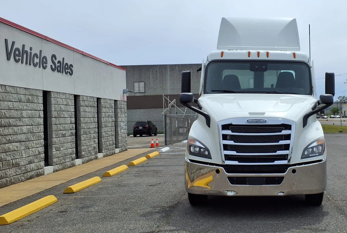 2020 Freightliner Cascadia in Memphis, TN — photo 2