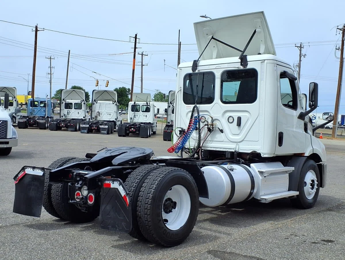 2020 Freightliner Cascadia in Memphis, TN — photo 4