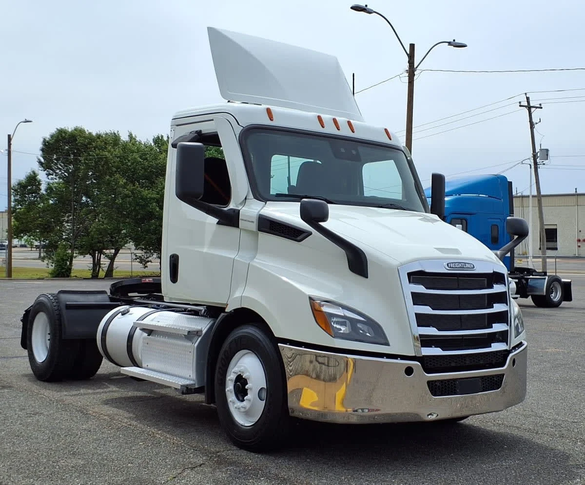 2020 Freightliner Cascadia in Memphis, TN — photo 3