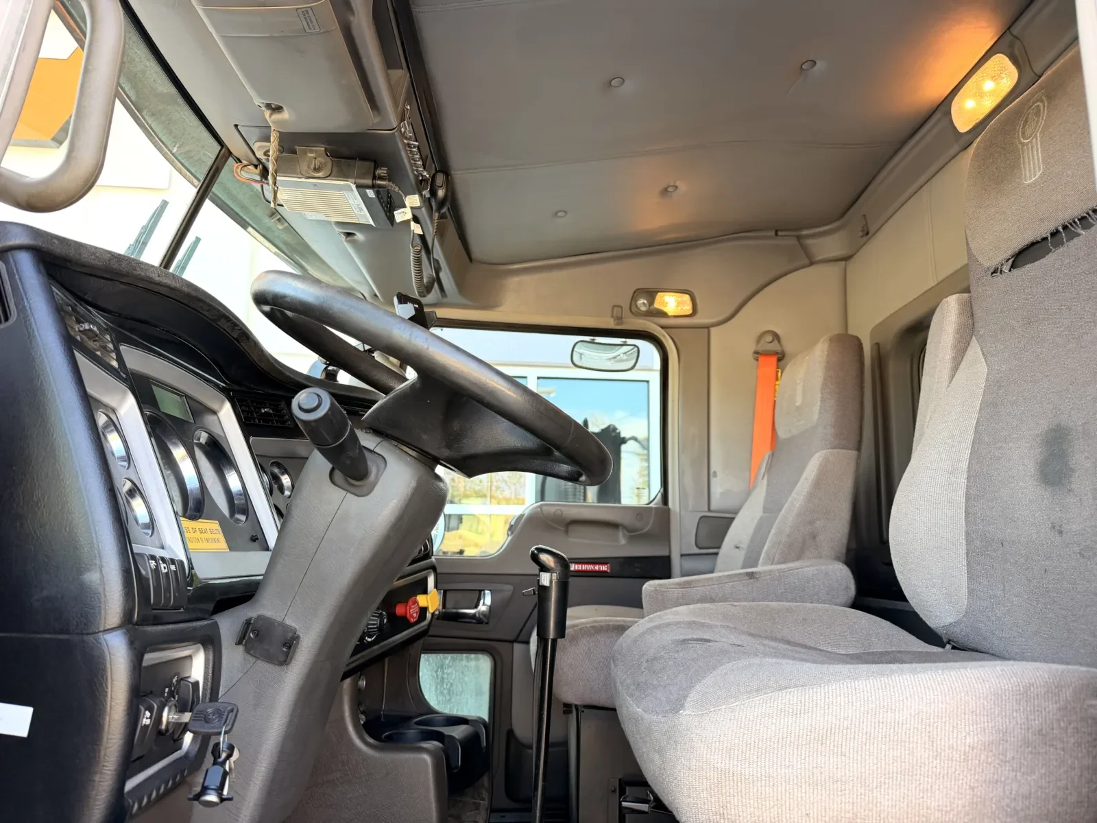 2019 Kenworth T800 - image 15