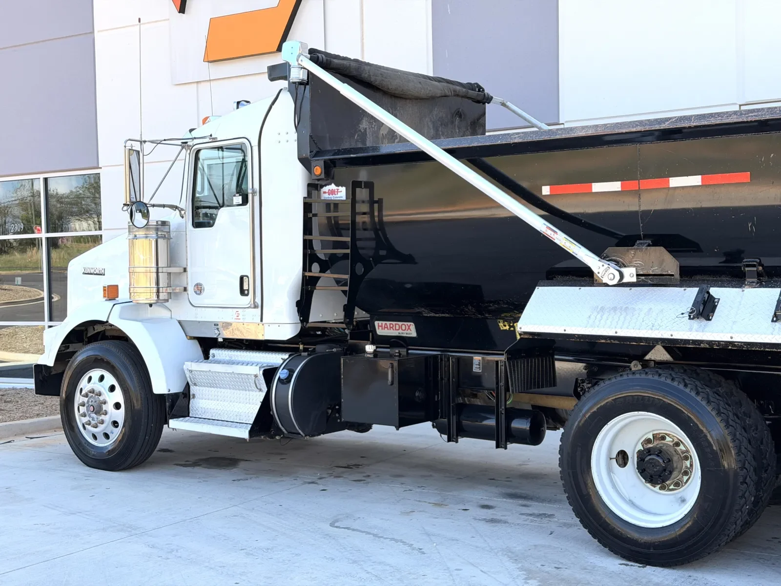 2019 Kenworth T800 - image 9