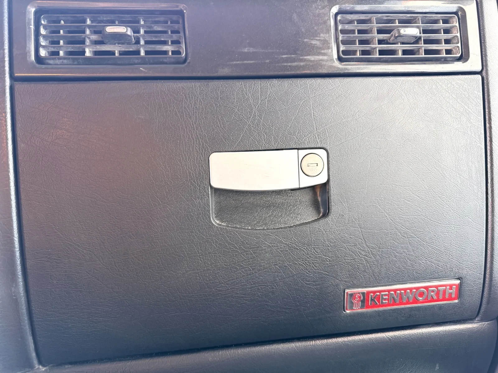 2019 Kenworth T800 - image 19