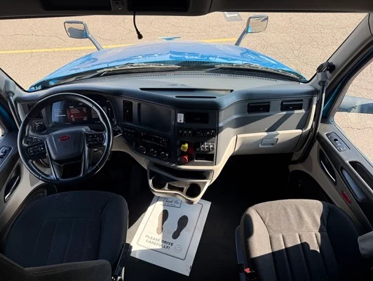 2022 Peterbilt 579 in Denver, CO — photo 18