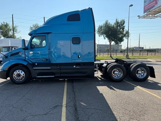 2022 Peterbilt 579 in Denver, CO — photo 12
