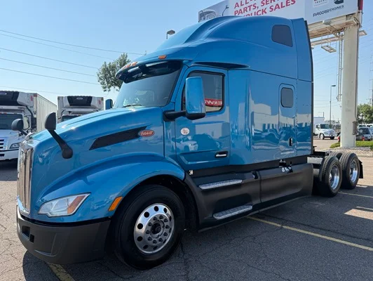 2022 Peterbilt 579 in Denver, CO — photo 3